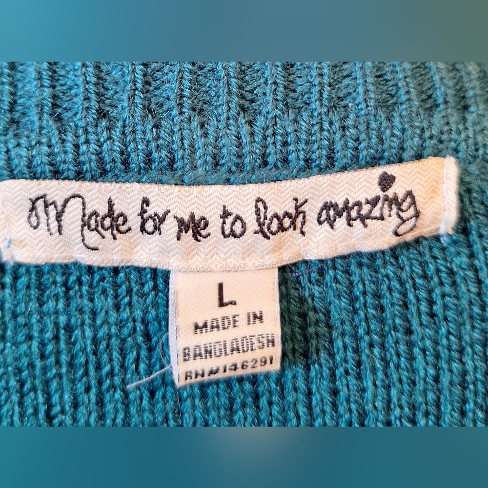 MADE FOR ME TO LOOK AMAZING sweater dress. Size: L - Picture 6 of 6